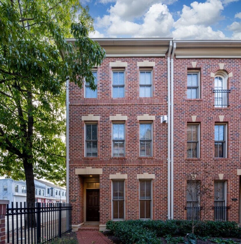 Foto principal - 2335 Boston St