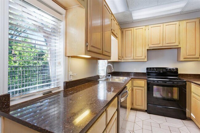 Foto del edificio - 3435 Wendover Rd