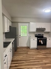 Building Photo - 4304 Mesa Dr
