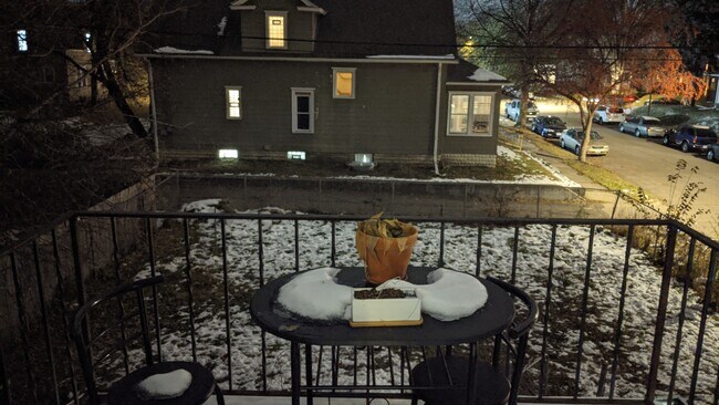 Foto principal - 2700 Irving Ave N