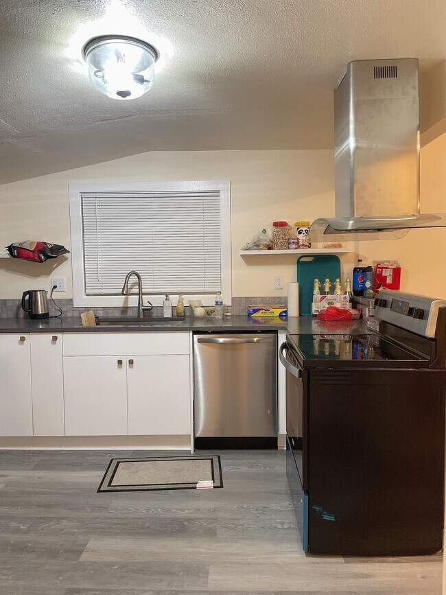 6837 SE Holgate Blvd, Portland, OR 97206 House Rental in Portland, OR