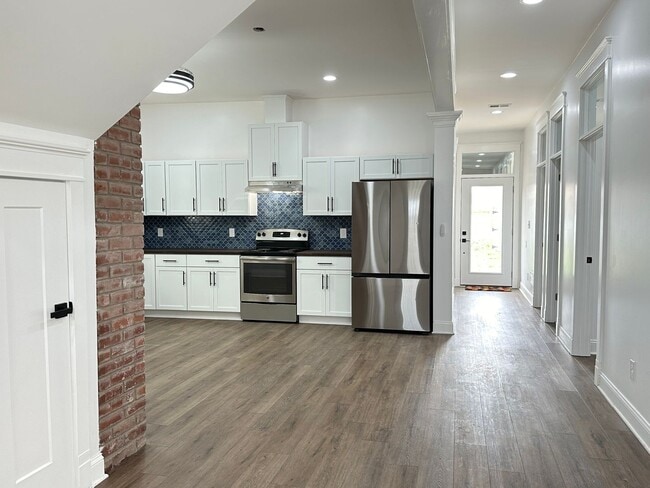 Building Photo - Stunning Newly-Renovated Historic Downtown...