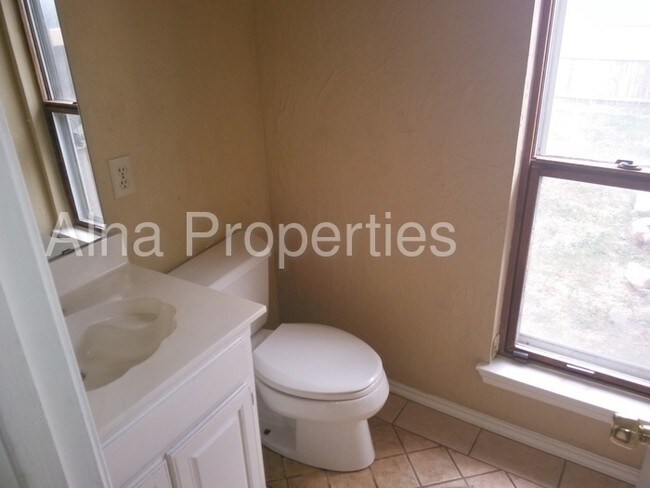 Building Photo - 827 Astaire Ave