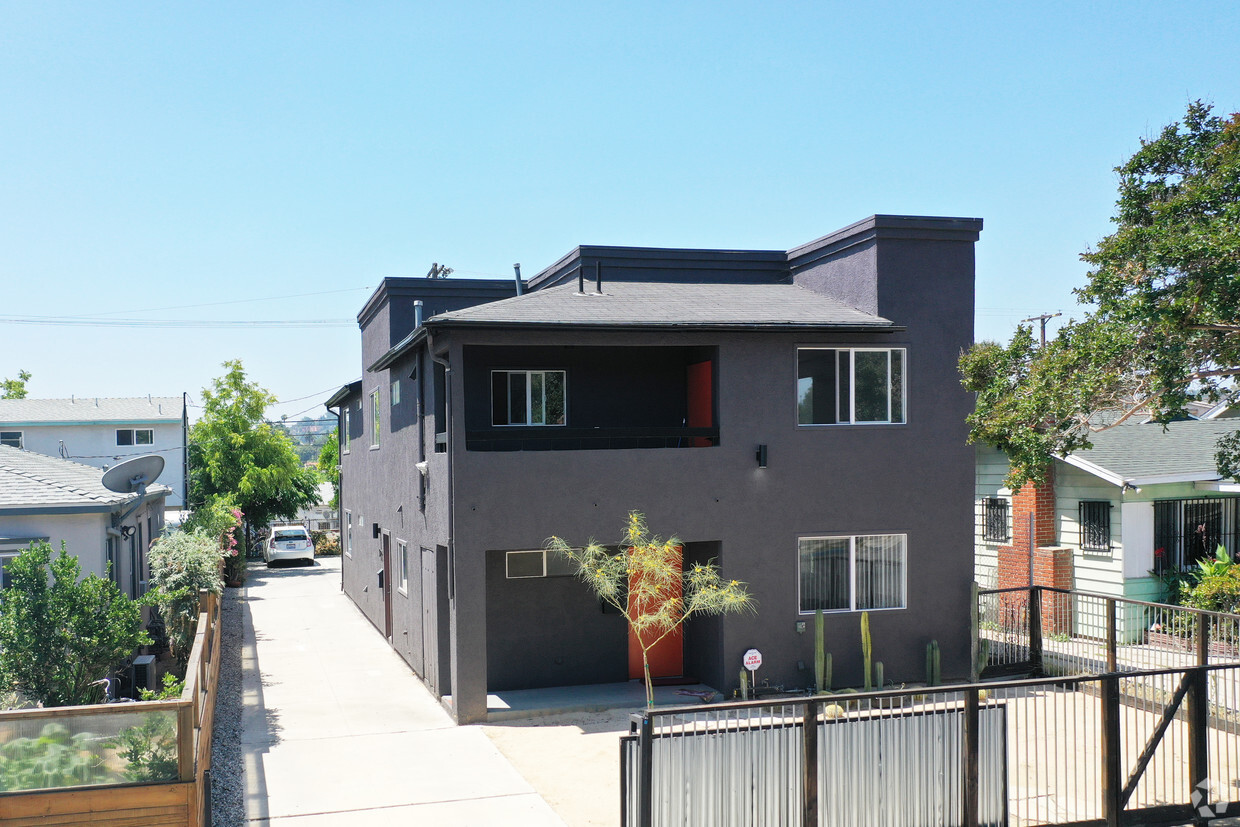 Primary Photo - Highland Park Duplex Near York & Ave 51