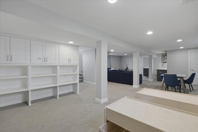 Building Photo - 1828 W Berenice Ave