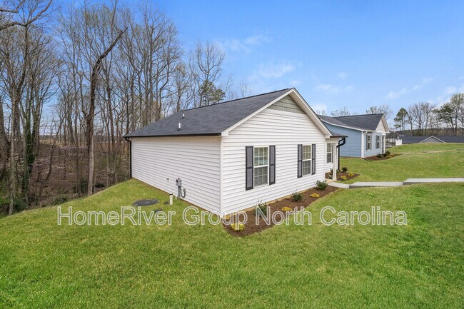 Building Photo - 2820 Carrollwood Dr