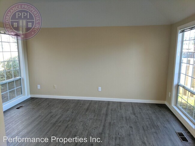 Building Photo - 3 br, 2.5 bath House - 15279 SW Thurston Lane