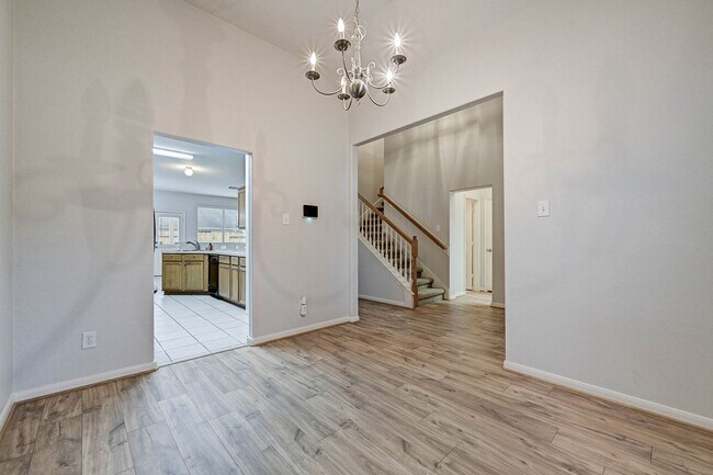 Building Photo - Beautiful well maintained 4beds home in th...