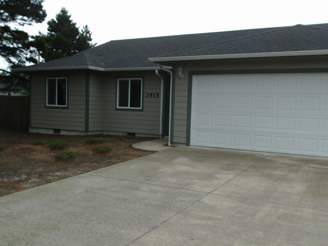 3515 Oak St, Florence, OR 97439 House Rental in Florence, OR