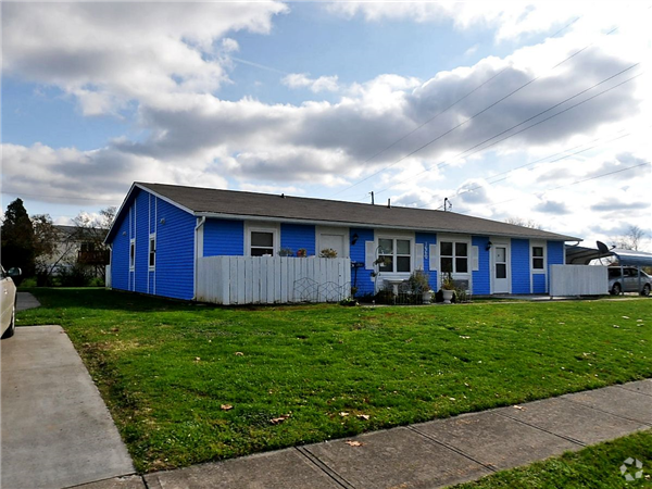 Building Photo - 1660 Churchill Downs Rd
