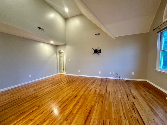 Building Photo - 918 Quinnipiac Ave