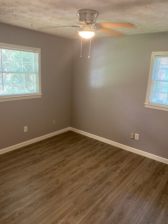 Building Photo - 2292 Midvale Cir