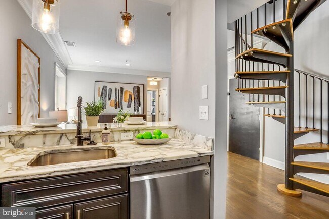 Foto del edificio - 1323 Clifton St NW