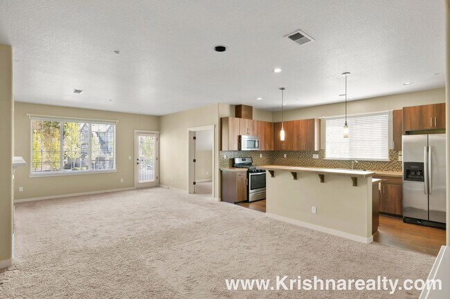 Foto del edificio - Perfect Location | 2 BD + Den | 2.5 BA | Clubhouse, Pool, Gym, Hi-Speed Internet | Near Quatama M...