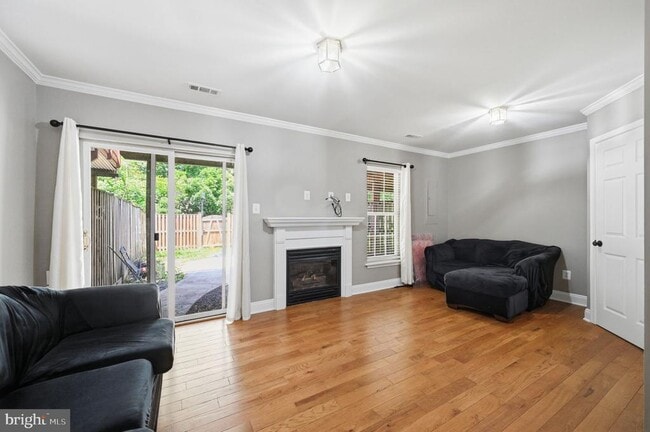 Building Photo - 25203 Dunvegan Square