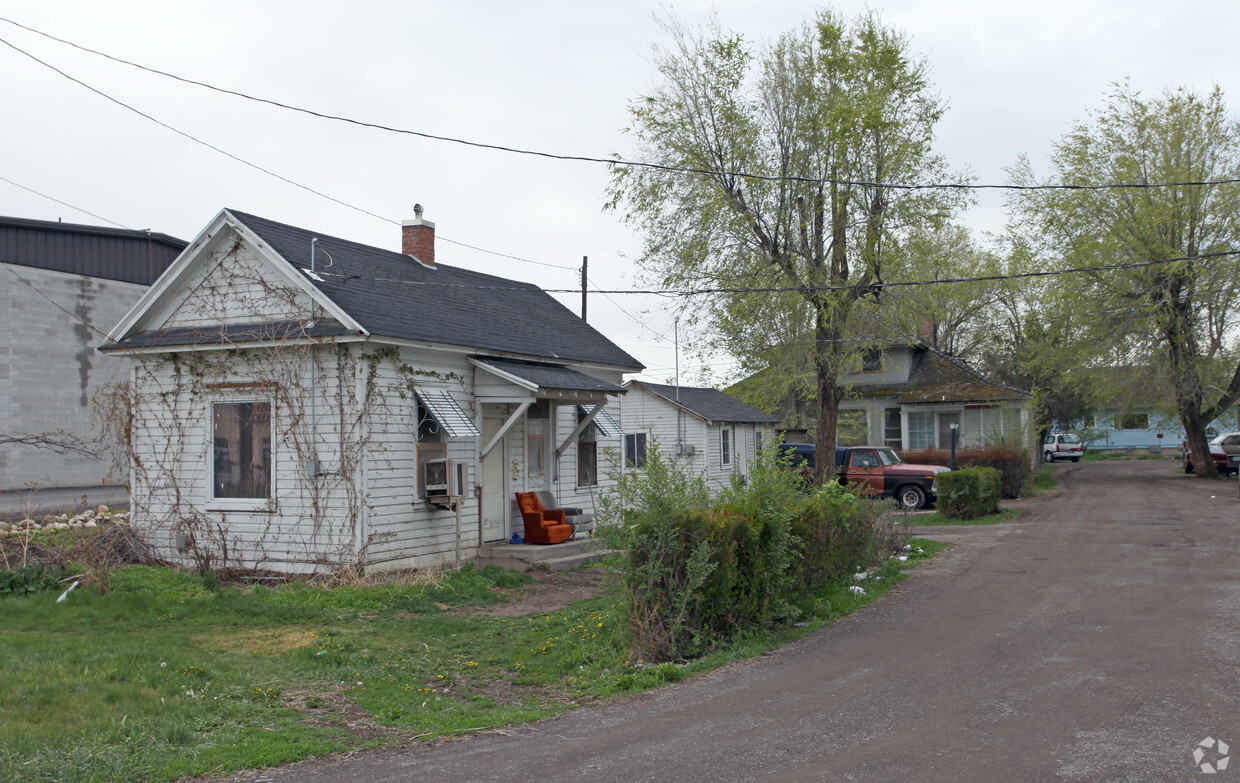 Building Photo - 485 Addison Ave W