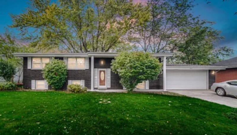 Primary Photo - 1810 W 93rd Pl