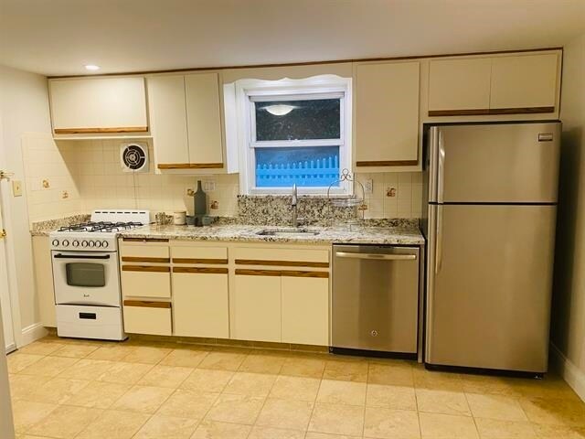 Foto del edificio - 698 Hudson Ave