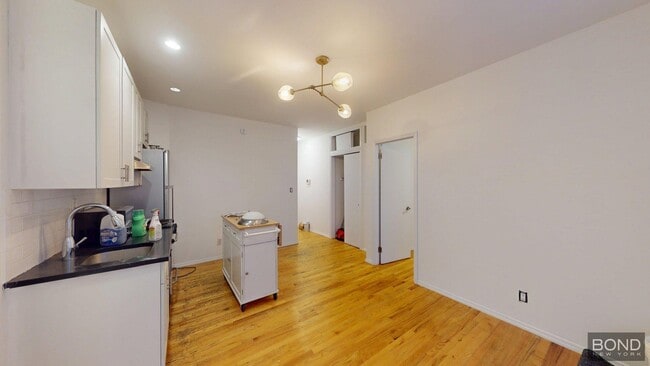 Foto del edificio - 240 Waverly Pl