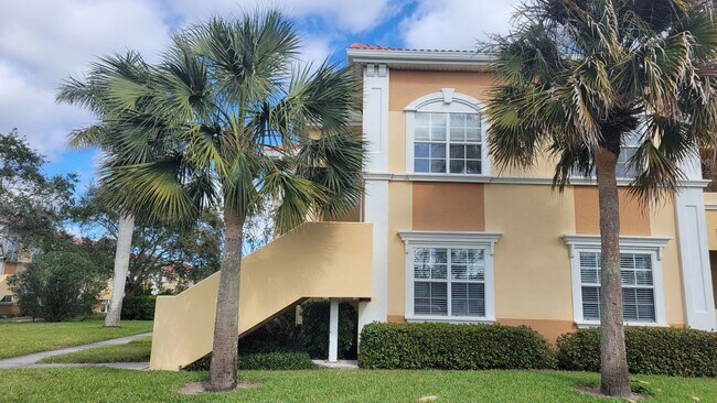 Foto del edificio - Seasonal/short term only 2/2 ground floor condo downtown Sarasota at Villagio!