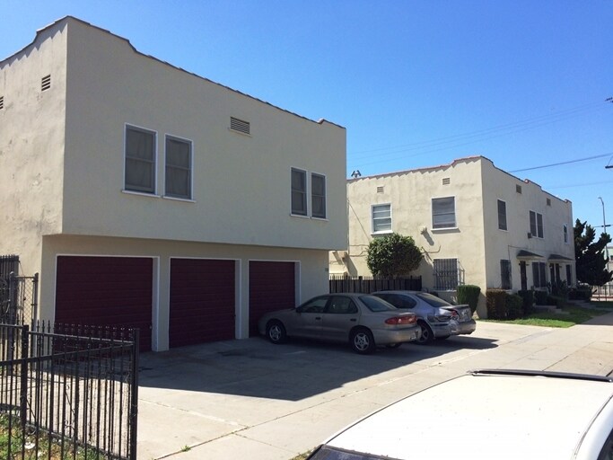 Building Photo - 300 E 55th St