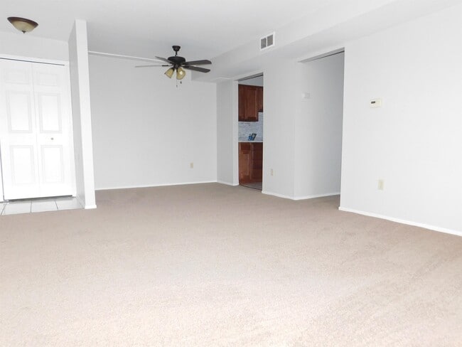 Foto del edificio - 5050 DOYLE ROAD304