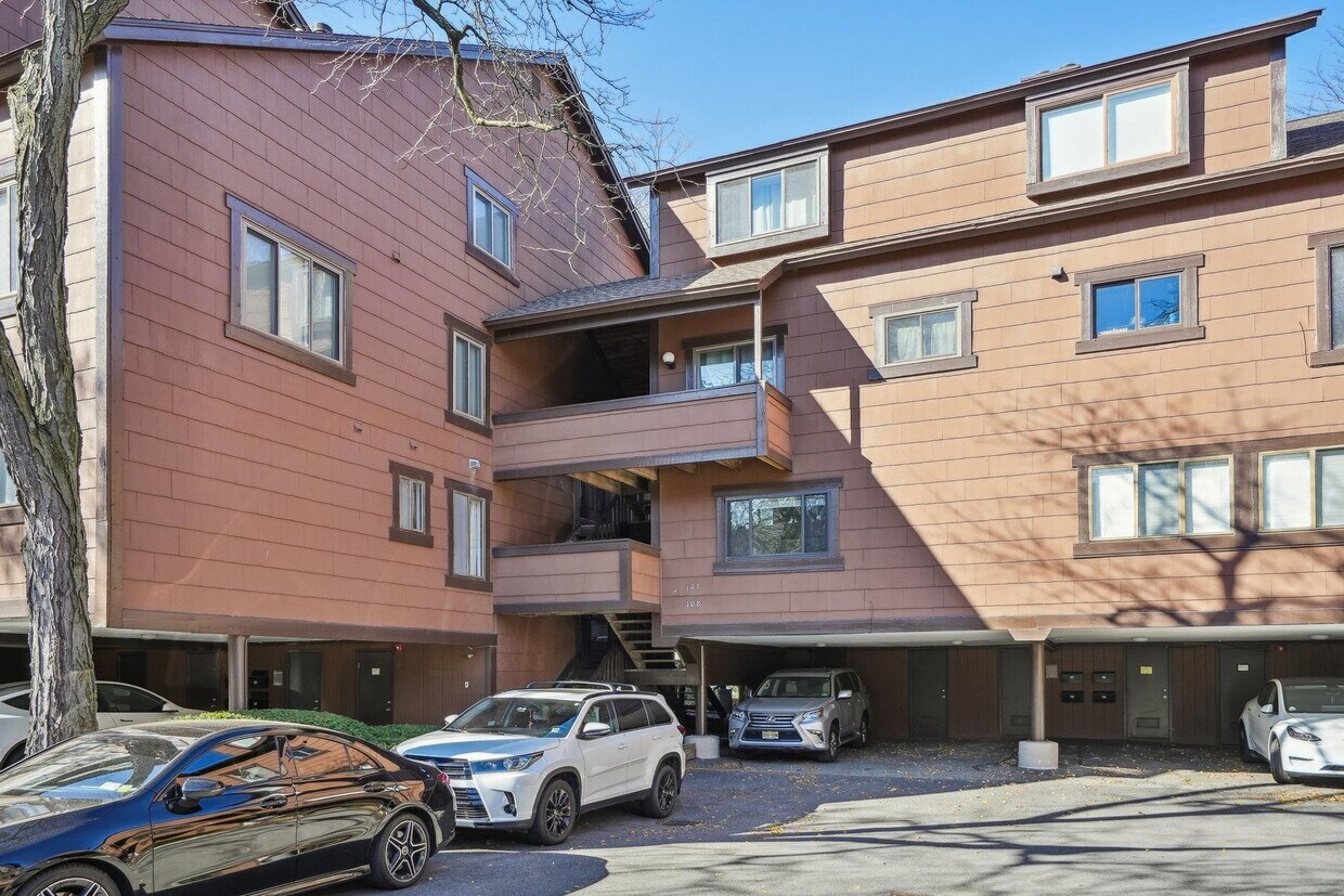 108 Sandpiper Ky, Secaucus, NJ 07094 Condo for Rent in Secaucus, NJ