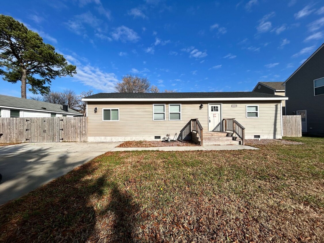 Primary Photo - Welcome to this charming home in Chesapeak...