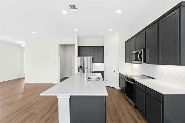 Foto del edificio - 320 Creek Dr