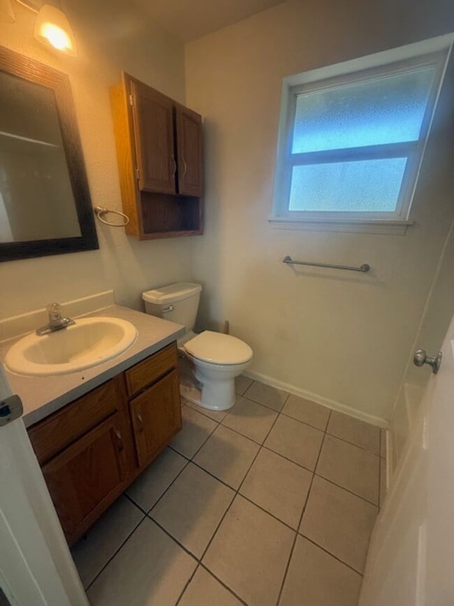 Building Photo - Beautiful West Eugene Home