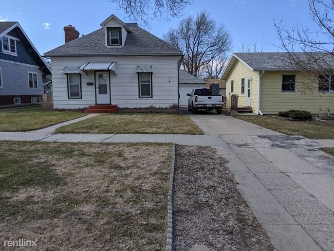 Building Photo - 3 br, 1 bath House - 721 Main St