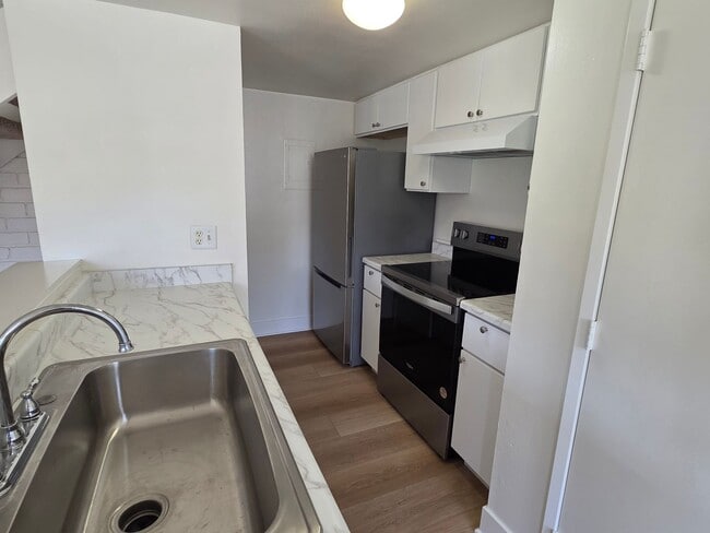 Building Photo - 2647 Spinnaker Ave