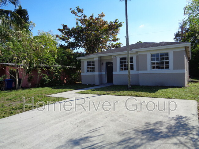 Foto del edificio - 1018 NW 13th Ct