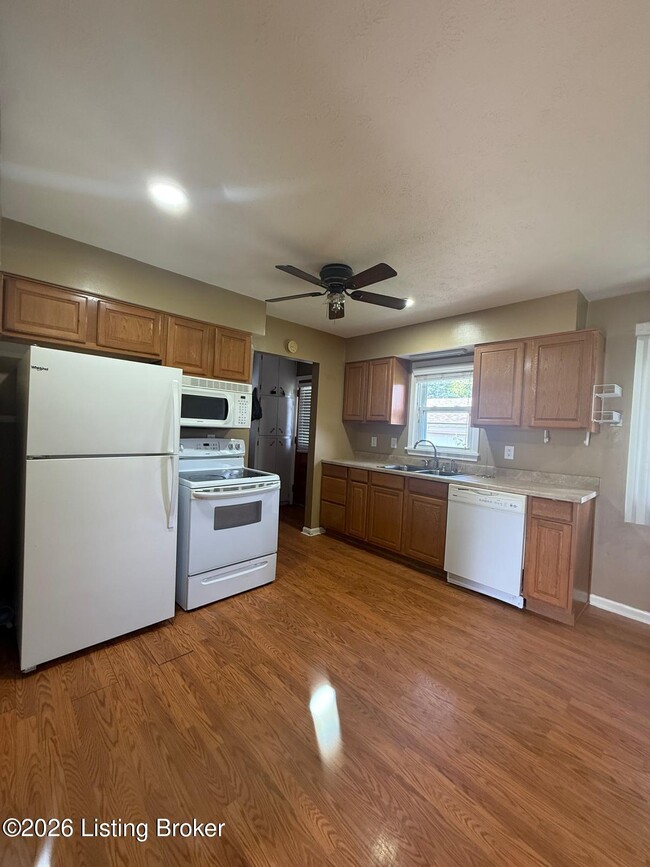 Building Photo - 5411 Fennel Ct