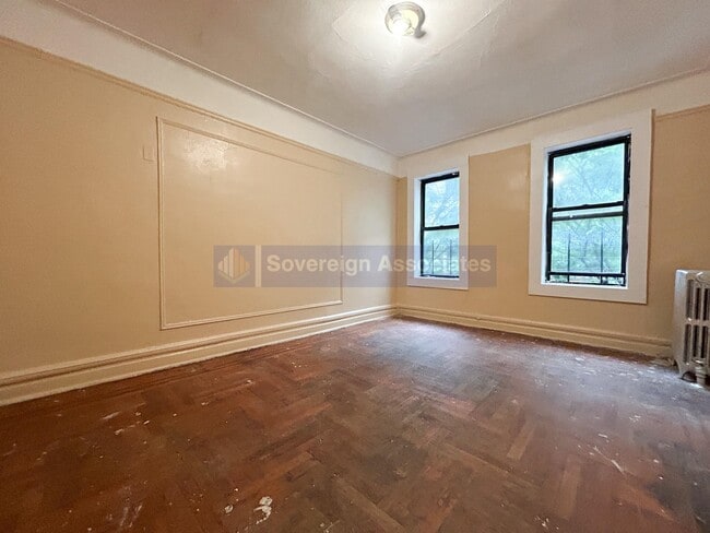 Building Photo - 1176 E 215th St