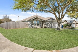 Building Photo - 23 N Golden Oak Dr