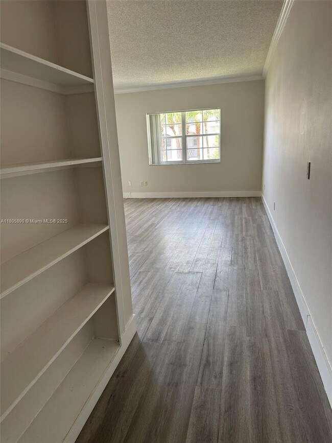 Foto del edificio - 3245 NE 184th St