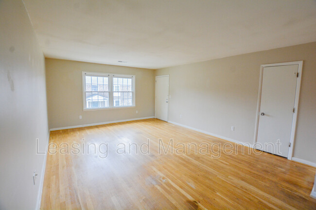 Building Photo - 204 Sans Souci St