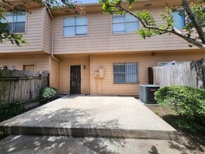 Building Photo - 7700 Creekbend Dr