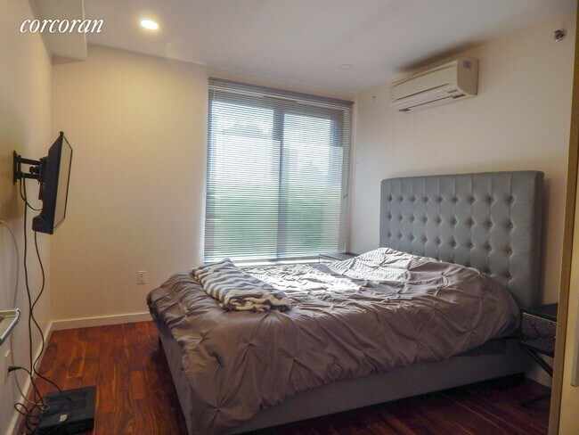 Building Photo - 77 E 110th St