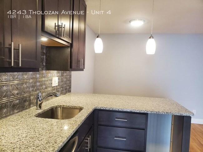 Foto del edificio - 4243 Tholozan Ave