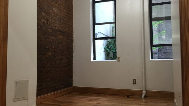 Building Photo - 294 Willoughby Ave
