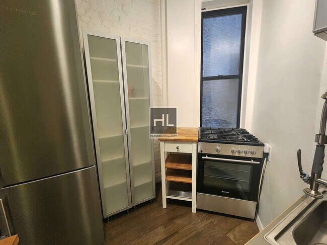 Foto del edificio - 1BR 1BA Right Beside Prospect Park East En...