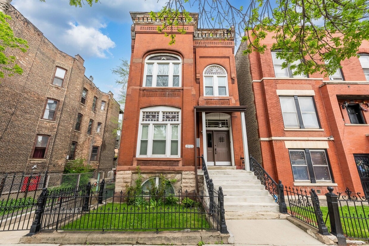 Primary Photo - 2011 S Ashland Ave