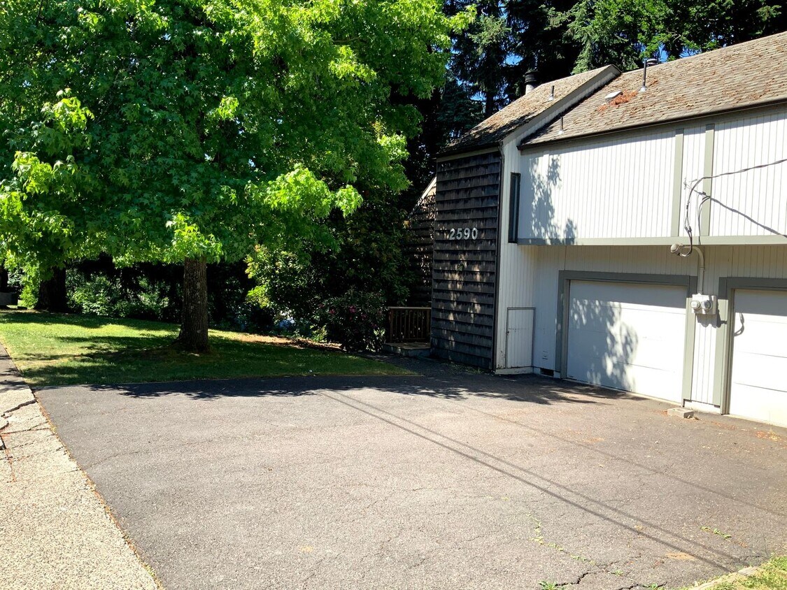 Foto principal - 2 Bedroom in Great S. Eugene Location