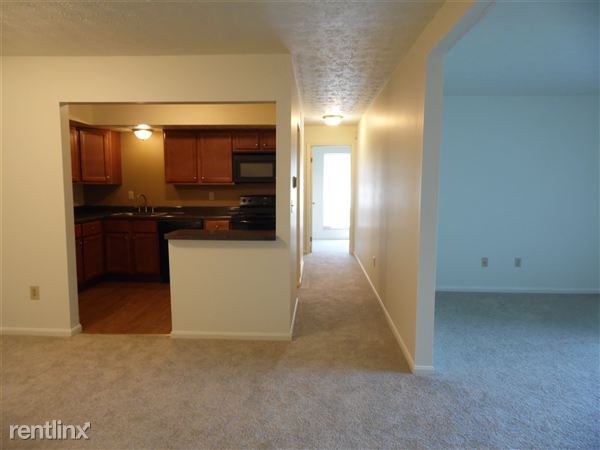 Building Photo - 8836 Royal Manor Dr