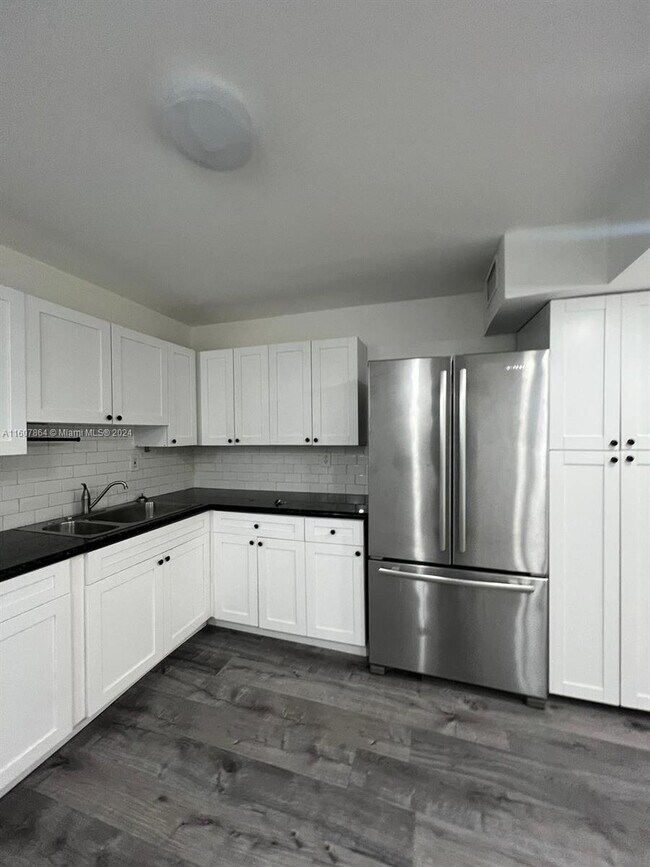 Building Photo - 6861 SW 147th Ave