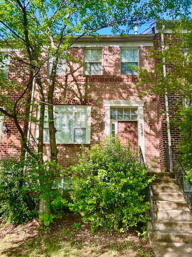 Foto del edificio - 13027 Middlebrook Road