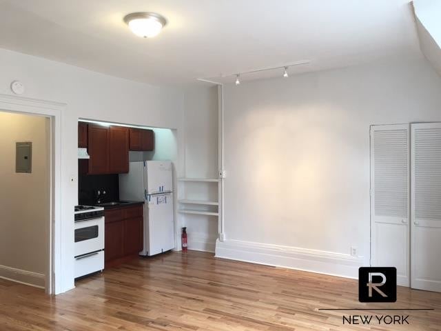 Primary Photo - 313 West 75th Street