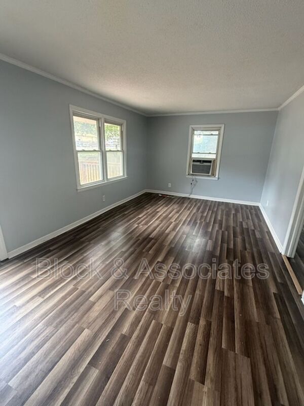 Foto del edificio - 170 New Salem Rd